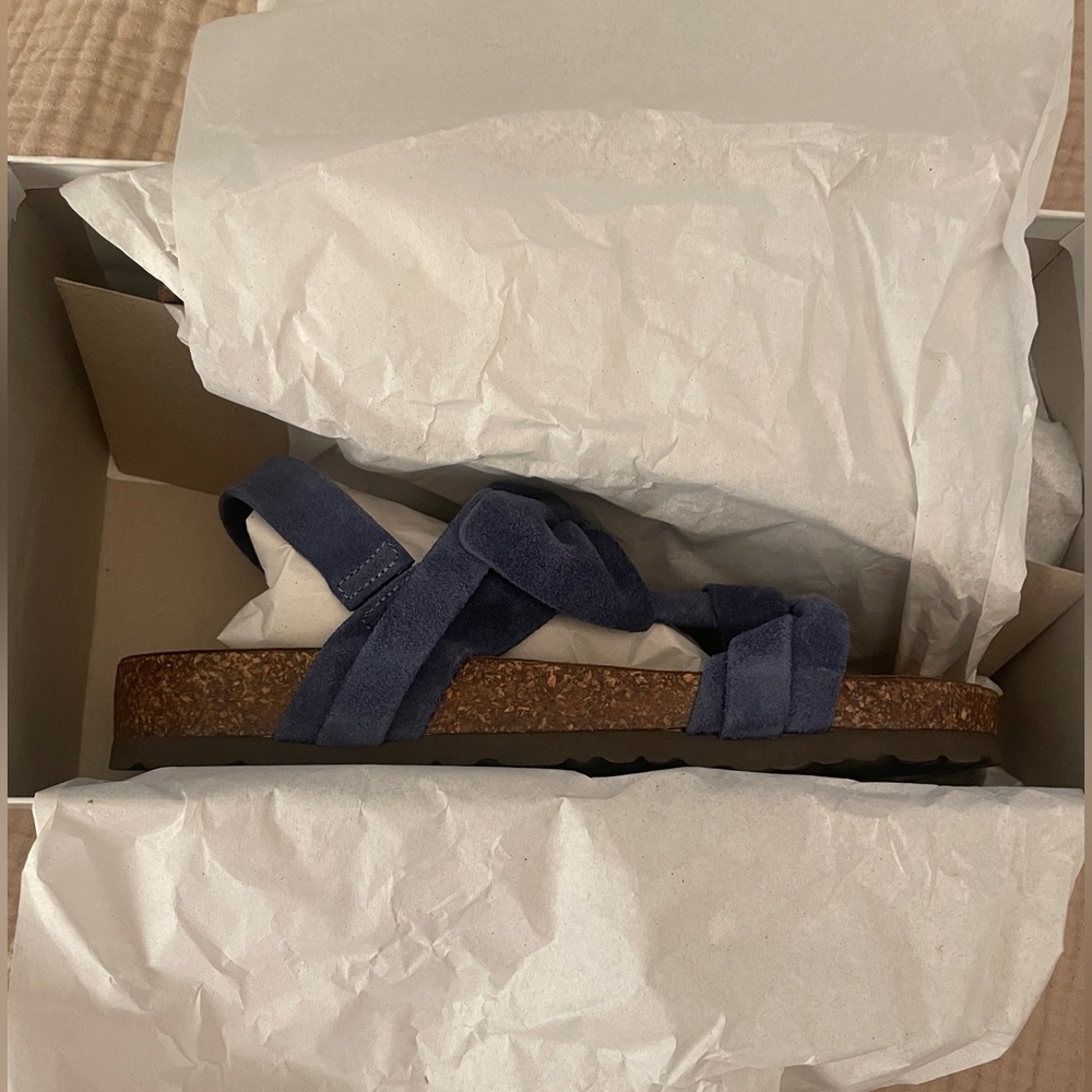 🥰 Sundance NWT Tigerlily Sandals. Size 39. Blue Suede Straps & Cushioned Insoles - Picture 5 of 7